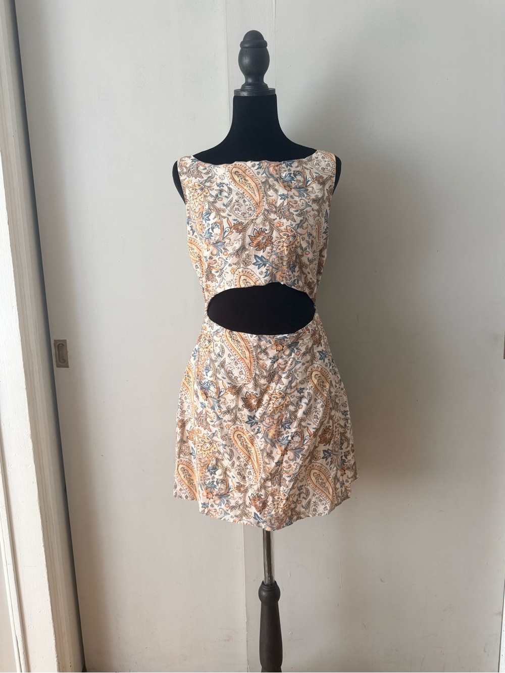 Charlie Holiday Paisley Cutout Mini dress in Cream and Blue - Picture 2 of 7
